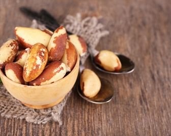 Орехи, мясо и рыба повышают вероятность зачатия